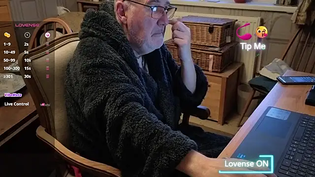 Adamdaddybear online show from 11/20/25, 07:20