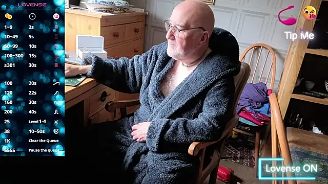 Adamdaddybear online show from 10/08/25, 07:54