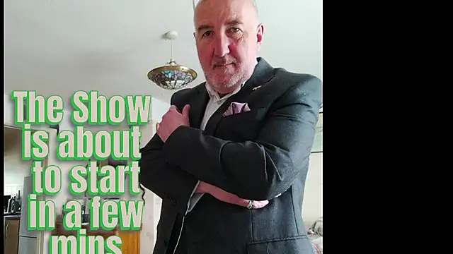 Adamdaddybear online show from 10/31/25, 07:05