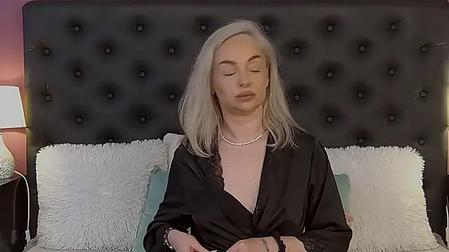 JaquelineM online show from 04/21/26, 07:04