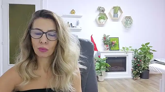 Snapshot of SukyGirl chatting on 11/28/25, 09:20 SukyGirl online show from 11/28/25, 09:20