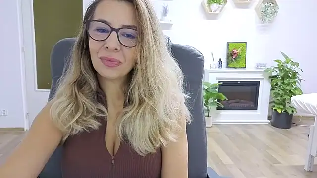 Snapshot of SukyGirl chatting on 11/13/25, 08:18 SukyGirl online show from 11/13/25, 08:18