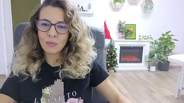 Snapshot of SukyGirl chatting on 12/02/25, 11:01 SukyGirl online show from 12/02/25, 11:01