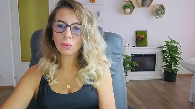 Snapshot of SukyGirl chatting on 10/28/25, 07:51 SukyGirl online show from 10/28/25, 07:51