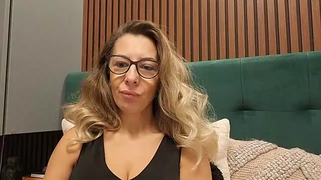 Snapshot of SukyGirl chatting on 11/26/25, 11:21 SukyGirl online show from 11/26/25, 11:21