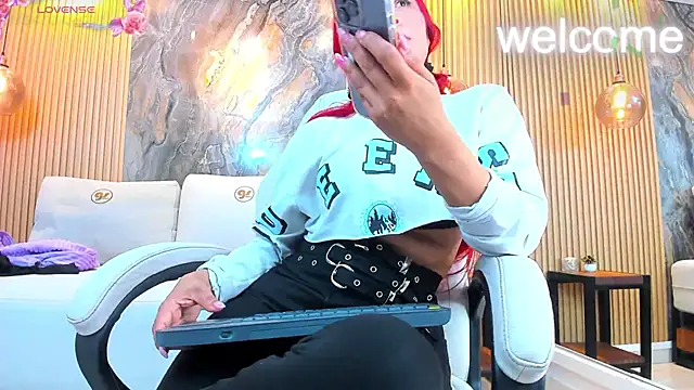 ella harper online show from 11/28/25, 01:50