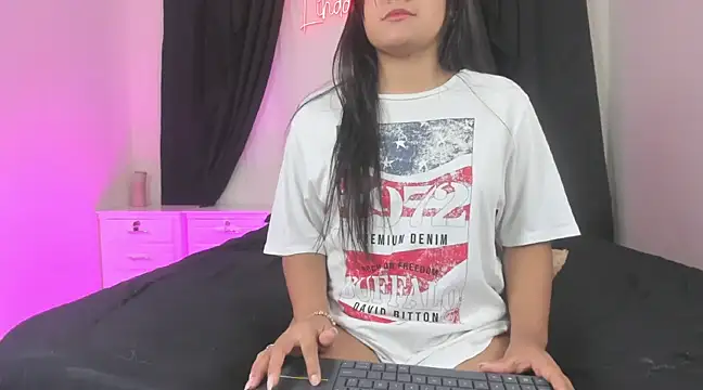 Snapshot of lindacastro02 chatting on 03/14/25, 12:32 lindacastro02 online show from 03/14/25, 12:32