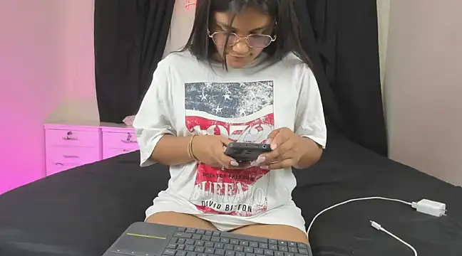 Snapshot of lindacastro02 chatting on 02/20/25, 11:21 lindacastro02 online show from 02/20/25, 11:21