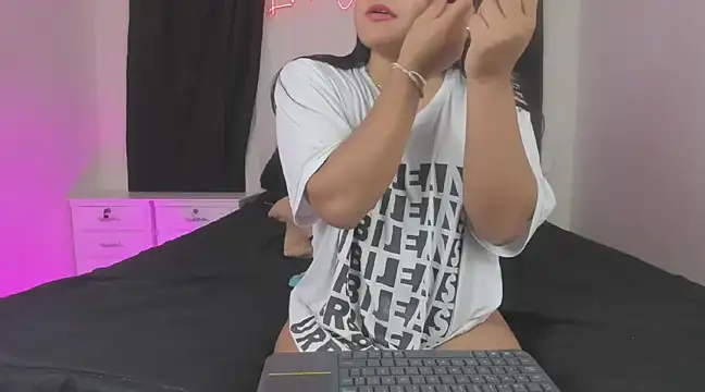 Snapshot of lindacastro02 chatting on 03/05/25, 12:16 lindacastro02 online show from 03/05/25, 12:16