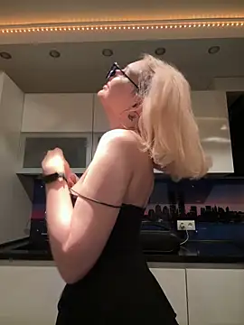 XMelissaX online show from 11/30/25, 07:25