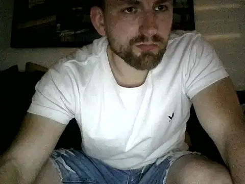 Snapshot of mikhael999 chatting on 05/03/26, 05:49 mikhael999 online show from 05/03/26, 05:49