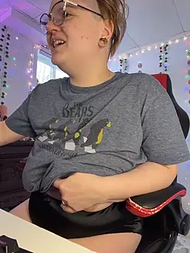 Snapshot of Sweetleeahxx chatting on 04/04/26, 12:01 Sweetleeahxx online show from 04/04/26, 12:01