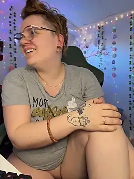 Snapshot of Sweetleeahxx chatting on 04/12/26, 10:51 Sweetleeahxx online show from 04/12/26, 10:51