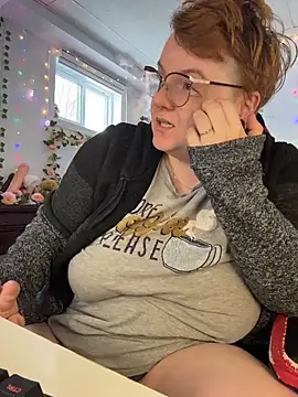 Snapshot of Sweetleeahxx chatting on 04/06/26, 11:11 Sweetleeahxx online show from 04/06/26, 11:11