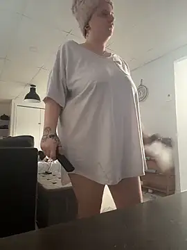 Snapshot of Sweetleeahxx chatting on 03/08/26, 11:57 Sweetleeahxx online show from 03/08/26, 11:57