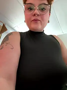 Snapshot of Sweetleeahxx chatting on 01/08/26, 05:41 Sweetleeahxx online show from 01/08/26, 05:41