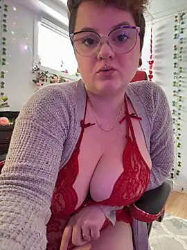 Snapshot of Sweetleeahxx chatting on 02/14/26, 02:28 Sweetleeahxx online show from 02/14/26, 02:28