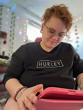 Snapshot of Sweetleeahxx chatting on 04/08/26, 01:34 Sweetleeahxx online show from 04/08/26, 01:34