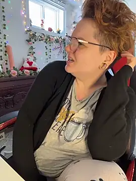 Snapshot of Sweetleeahxx chatting on 03/27/26, 12:28 Sweetleeahxx online show from 03/27/26, 12:28