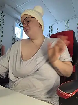 Snapshot of Sweetleeahxx chatting on 03/31/26, 12:07 Sweetleeahxx online show from 03/31/26, 12:07