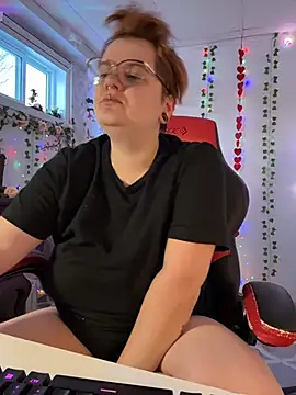 Snapshot of Sweetleeahxx chatting on 02/22/26, 11:45 Sweetleeahxx online show from 02/22/26, 11:45