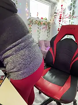 Snapshot of Sweetleeahxx chatting on 03/12/26, 05:28 Sweetleeahxx online show from 03/12/26, 05:28