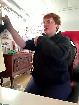 Snapshot of Sweetleeahxx chatting on 01/17/26, 04:43 Sweetleeahxx online show from 01/17/26, 04:43