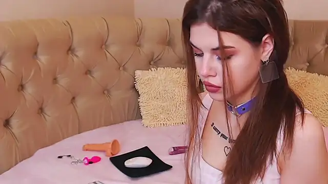 Snapshot of evelonel chatting on 11/28/25, 07:14 evelonel online show from 11/28/25, 07:14