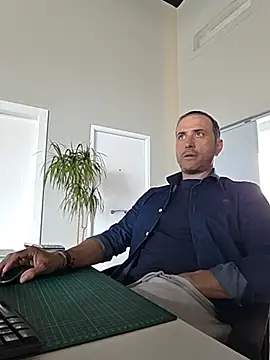 Snapshot of Lucas___81 chatting on 05/09/26, 09:56 Lucas 81 online show from 05/09/26, 09:56