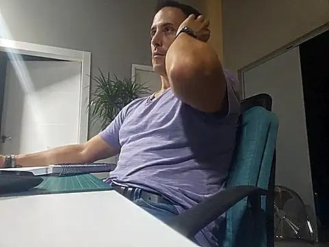 Snapshot of Lucas___81 chatting on 10/30/25, 07:22 Lucas 81 online show from 10/30/25, 07:22