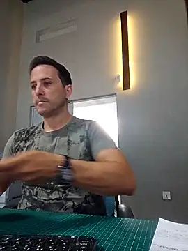 Snapshot of Lucas___81 chatting on 10/25/25, 07:51 Lucas 81 online show from 10/25/25, 07:51