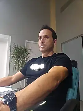 Snapshot of Lucas___81 chatting on 11/10/25, 07:30 Lucas 81 online show from 11/10/25, 07:30