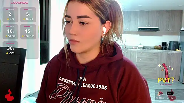 Lucia star   online show from 11/18/25, 01:54