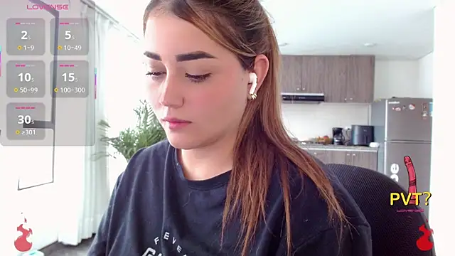 Lucia star   online show from 11/21/25, 05:23