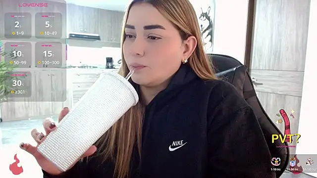 Lucia star   online show from 12/05/25, 12:21