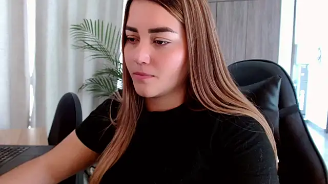 Lucia star   online show from 01/17/26, 08:45