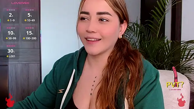 Lucia star   online show from 10/26/25, 02:39