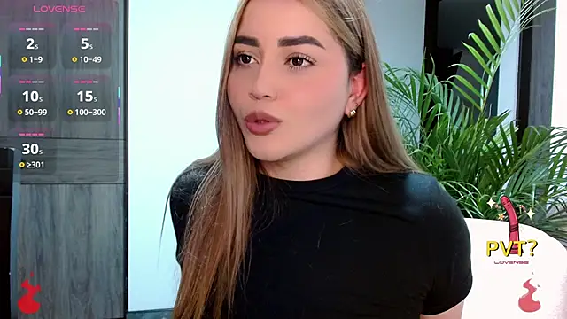 Lucia star   online show from 10/21/25, 11:15