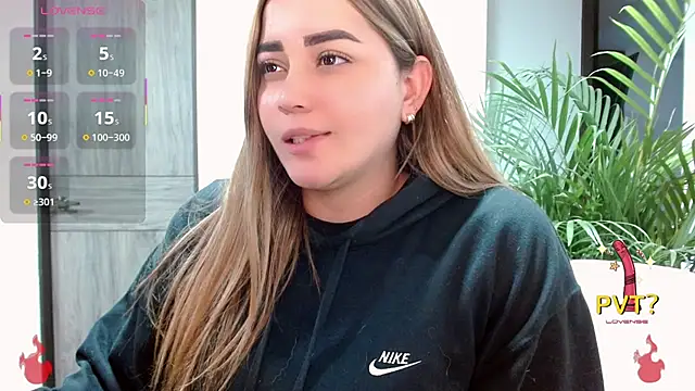 Lucia star   online show from 10/31/25, 02:30