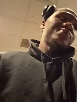 Festivitiesking1 online show from 12/19/25, 03:21