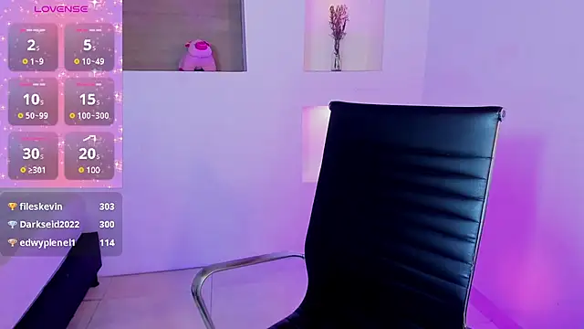 Snapshot of IvyBliss8 chatting on 03/08/25, 06:05 IvyBliss8 online show from 03/08/25, 06:05