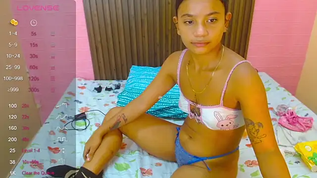 Snapshot of Angelica_Blue chatting on 09/20/25, 04:12 Angelica Blue online show from 09/20/25, 04:12