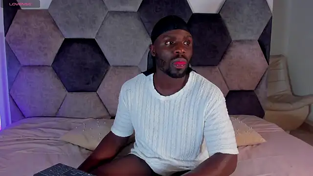 Latrellx7 online show from 04/19/26, 03:40