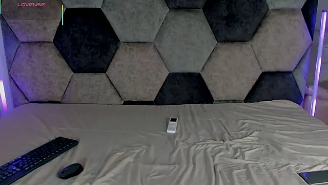 Latrellx7 online show from 05/18/26, 03:06