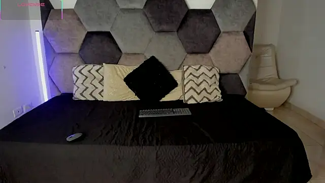 Latrellx7 online show from 04/23/26, 03:24