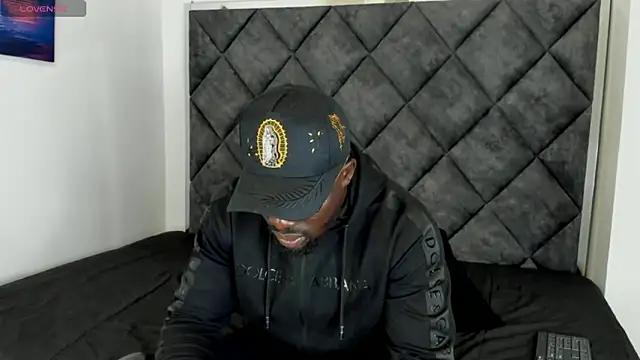 Snapshot of Latrellx7 chatting on 10/16/25, 03:37 Latrellx7 online show from 10/16/25, 03:37