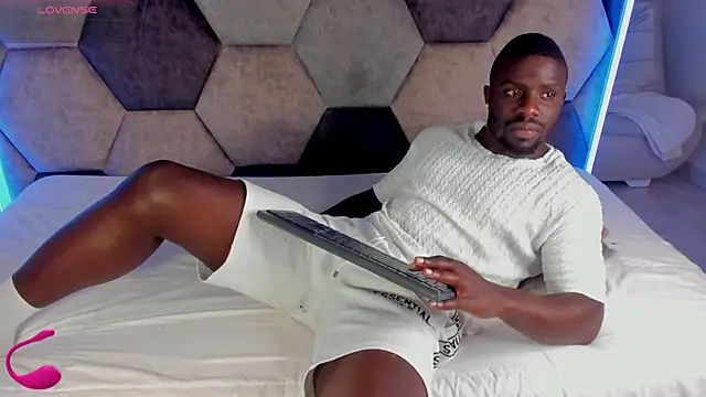 Snapshot of Latrellx7 chatting on 02/16/26, 03:38 Latrellx7 online show from 02/16/26, 03:38