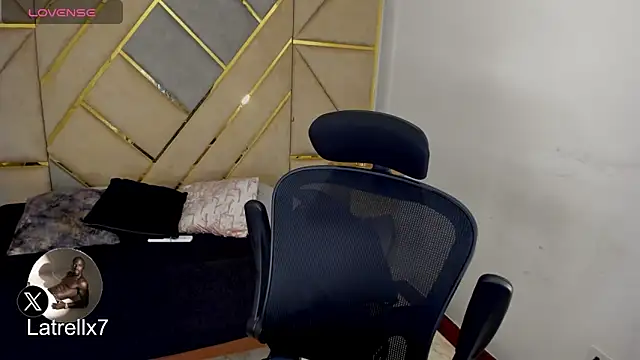 Latrellx7 online show from 11/21/25, 04:11