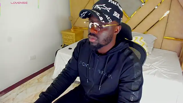 Latrellx7 online show from 10/31/25, 11:55