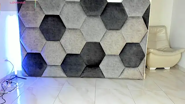 Latrellx7 online show from 04/05/26, 03:35